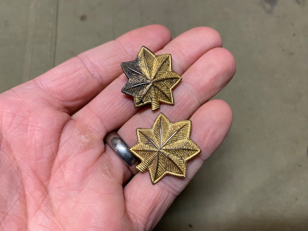 ORIGINAL WWII US ARMY OFFICER MAJOR JACKET, SHIRT COLLAR INSIGNIA LOT