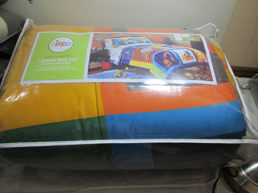 Circo Build It Collection 7 Pc Full Bed Set ~ Comforter, Sheets Set & Shams New