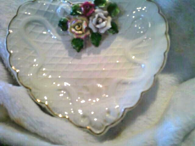 Beautiful Heart Shape Trinket Dish ( please read )