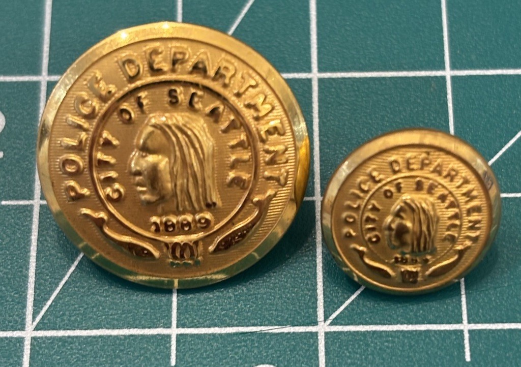 Waterbury Brass Buttons Seattle Washington Police Department Full Set