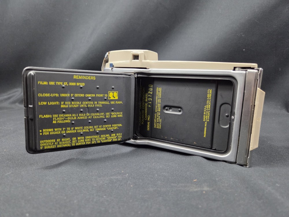 VINTAGE Polaroid J33 Land Camera W/Leather Case Untested