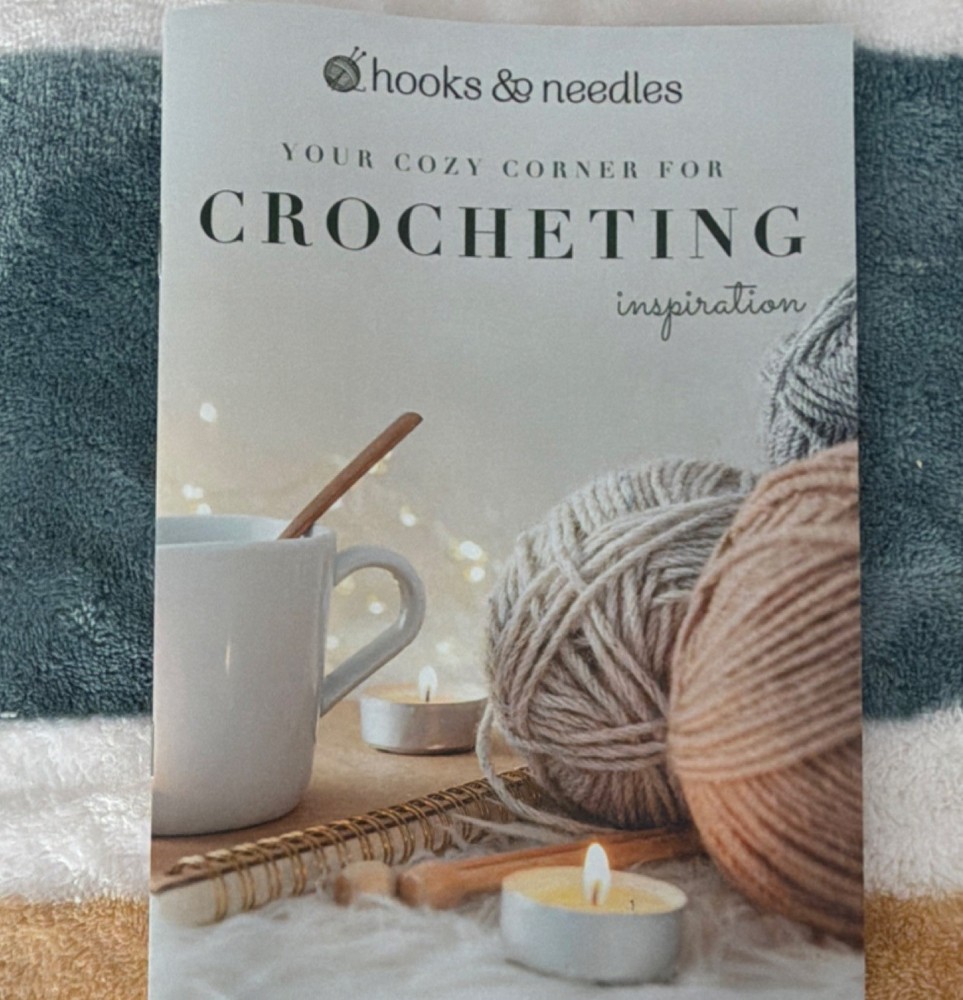 hooks & needles Crochet Kit with Bamboo Touch Yarn, Hook & Project Magazine