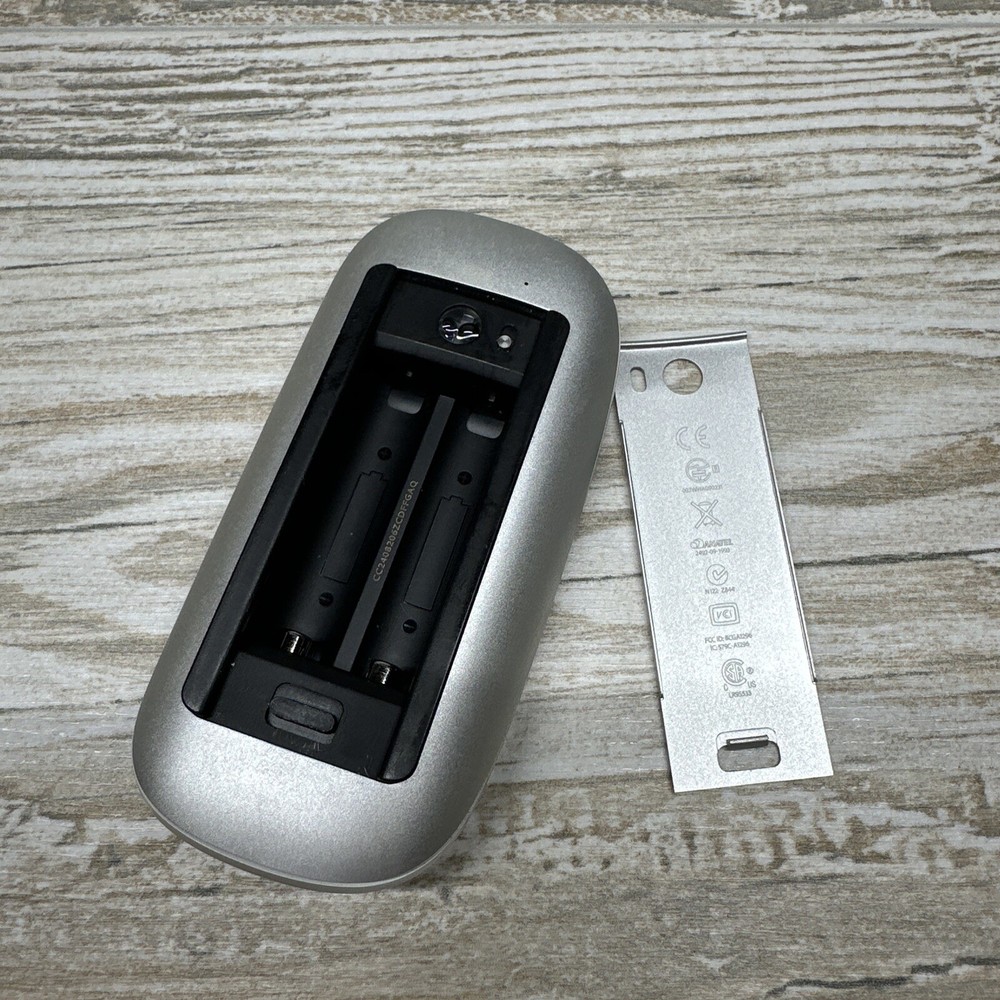 Apple Magic Mouse Bluetooth Wireless Model A1296 Needs 2 AA Batts - Not Included