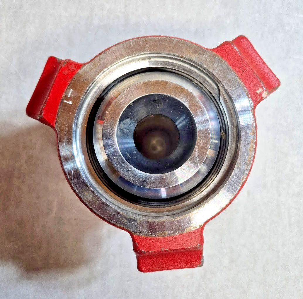 2" Figure 1502 SPM Female Union Configured for a 2" Bull Plug 15,000 psi