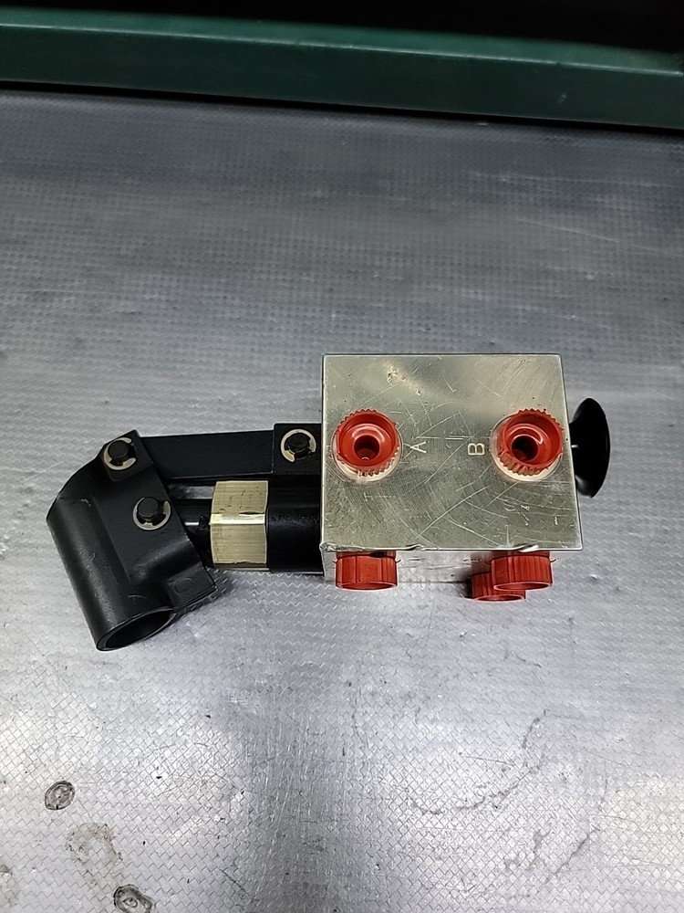 Parker Oildyne Hand Pump Assy 4way 2s