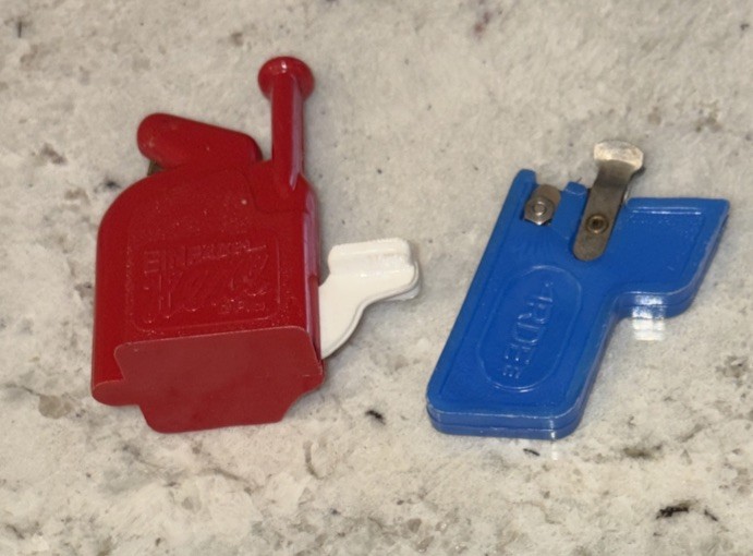 VTG Mid-Century Plastic Einfadel Hexe Needle Threader & Ardee Needle Threader