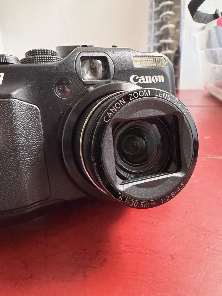 Canon PowerShot G11 Compact Digital Camera 10MP 5x IS Flash w/ Accessories