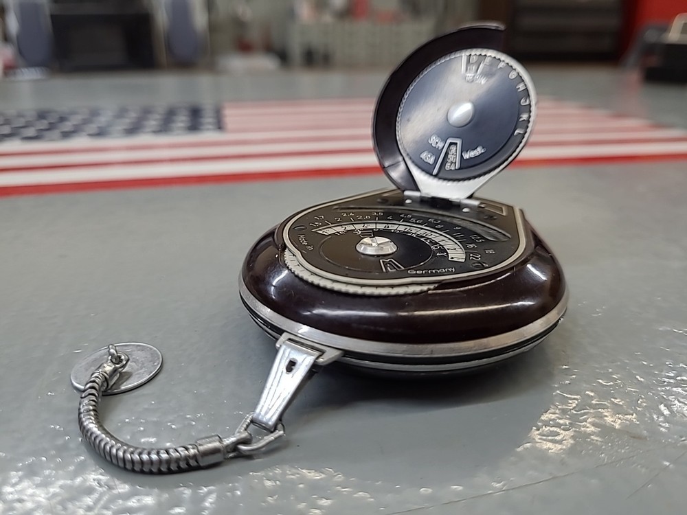 Vintage 1952 Bertram Chrostar Light Meter