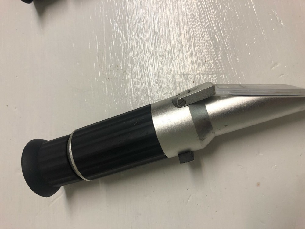 Hand held refractometer