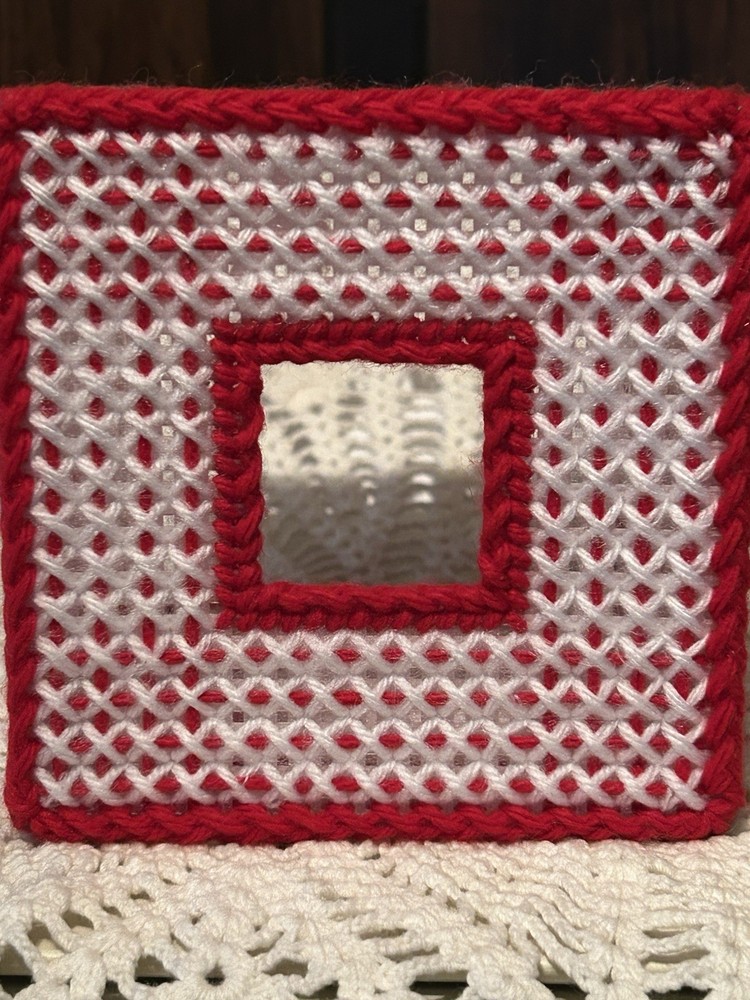 LADYBUG SAMPLER RED & WHITE NEW HANDMADE PLASTIC CANVAS TISSUE BOX COVER CUBE