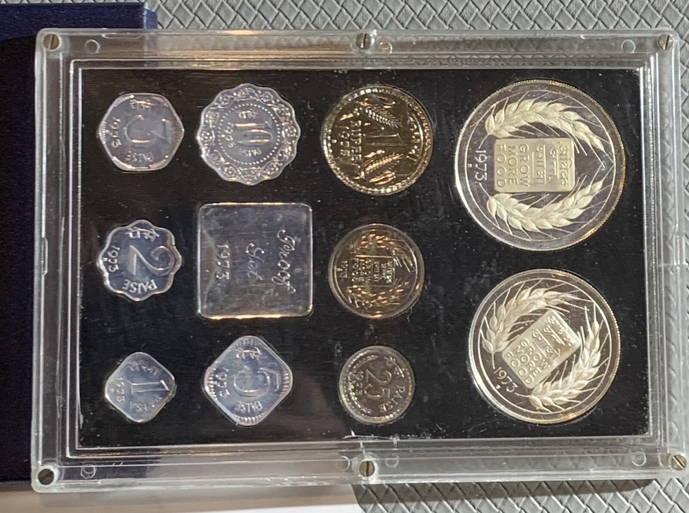 1973 INDIA PROOF MINT SET, ORIGINAL BOX AND CERTIFICATE