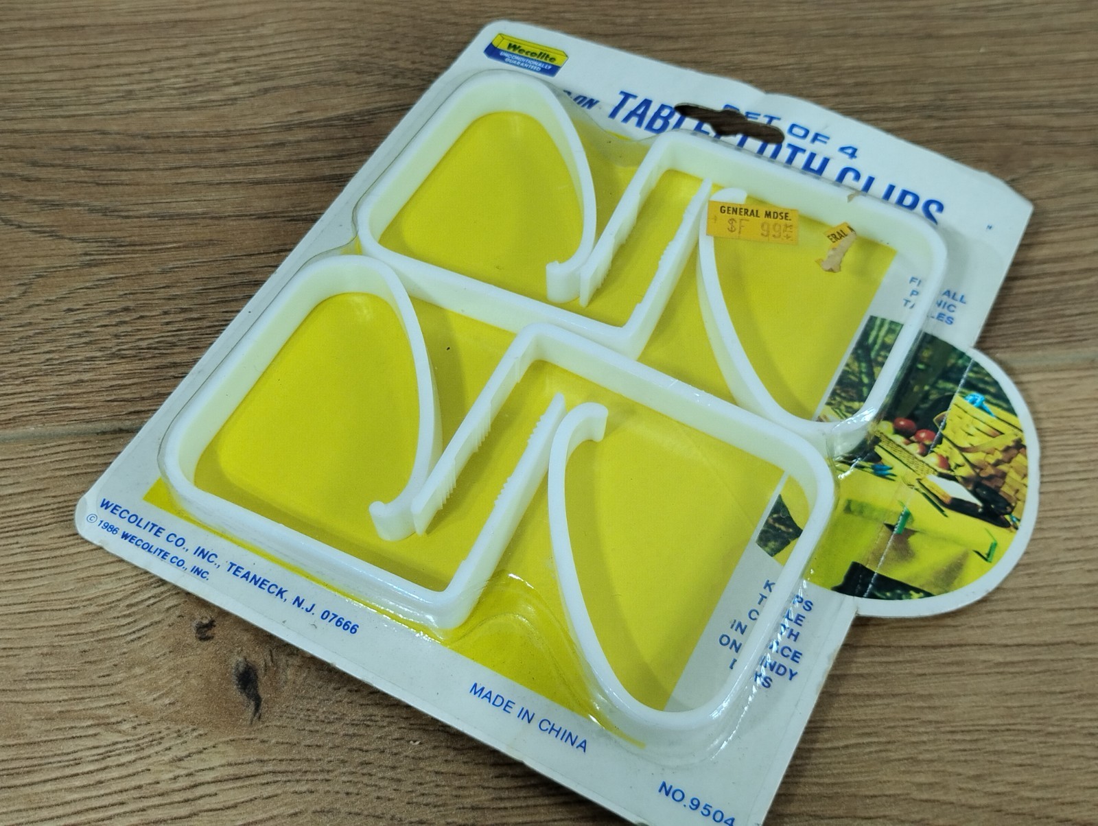 NEW WEVOLITE TABLECLOTH CLAMPS VINTAGE 80s Camping Pack of 4