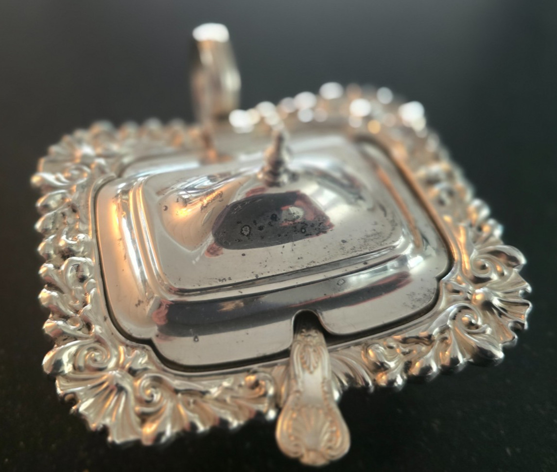 Vintage Lidded Silver Plated Clam Shell Condiment/Salt Dish With Spoon