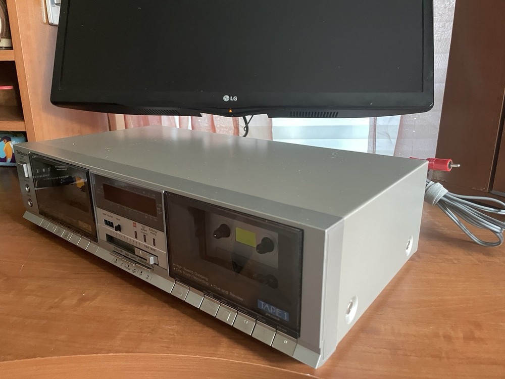 Vintage Technics RS-B11 Stereo Dual Cassette Deck Powers Up