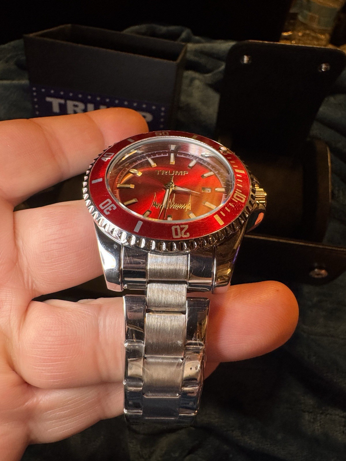 TRUMP VICTORY - Fight Fight Fight - RED BEAUTY - COMMEMORATIVE WATCH