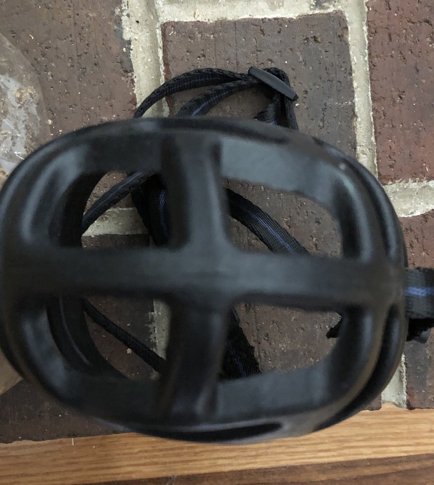 Dog Muzzle Medium Size 4 13” Circumference 6” Long Black Nylon Adj. Strap