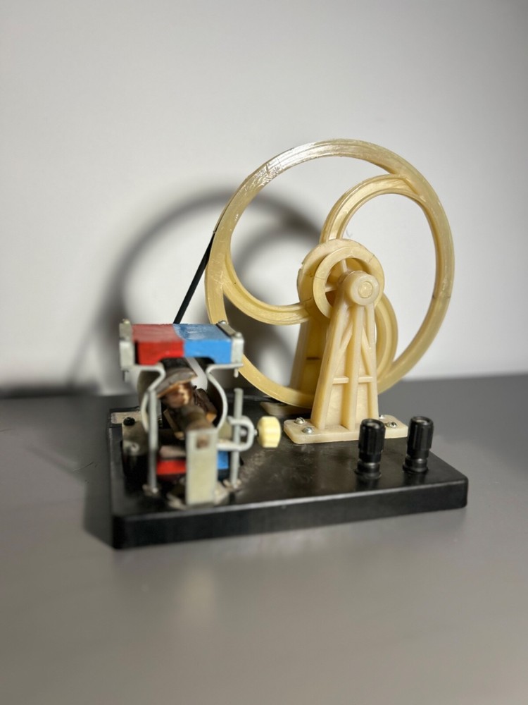 Vintage Soviet Union DC Motor Model – Educational Physics Demonstrator – Collect
