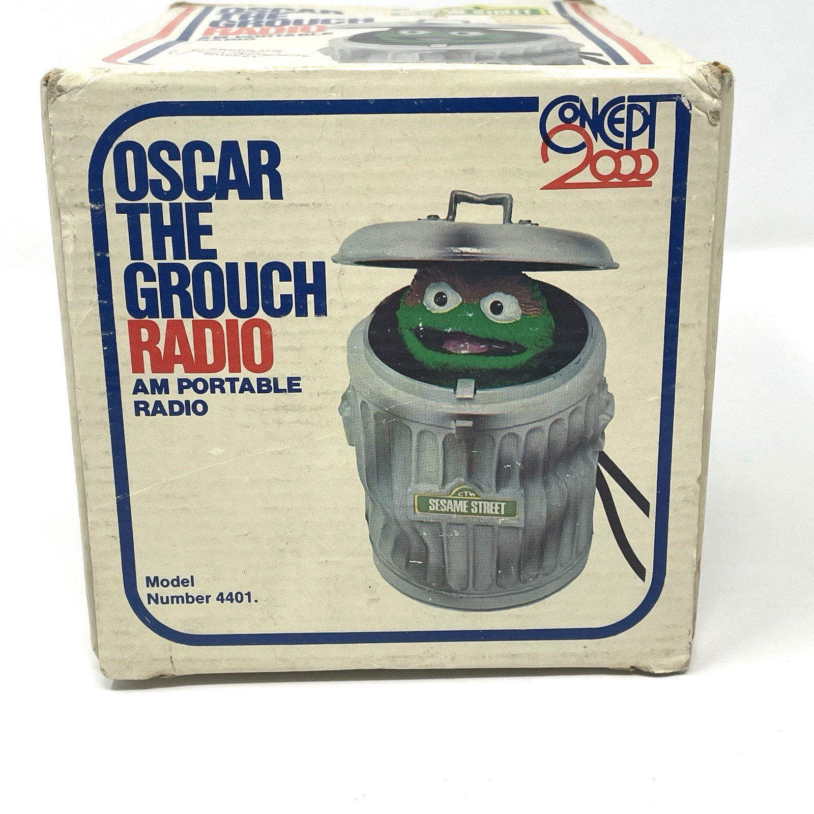 Vintage Sesame Street Oscar the Grouch Trash Can AM Transistor Radio 1970s w/Box