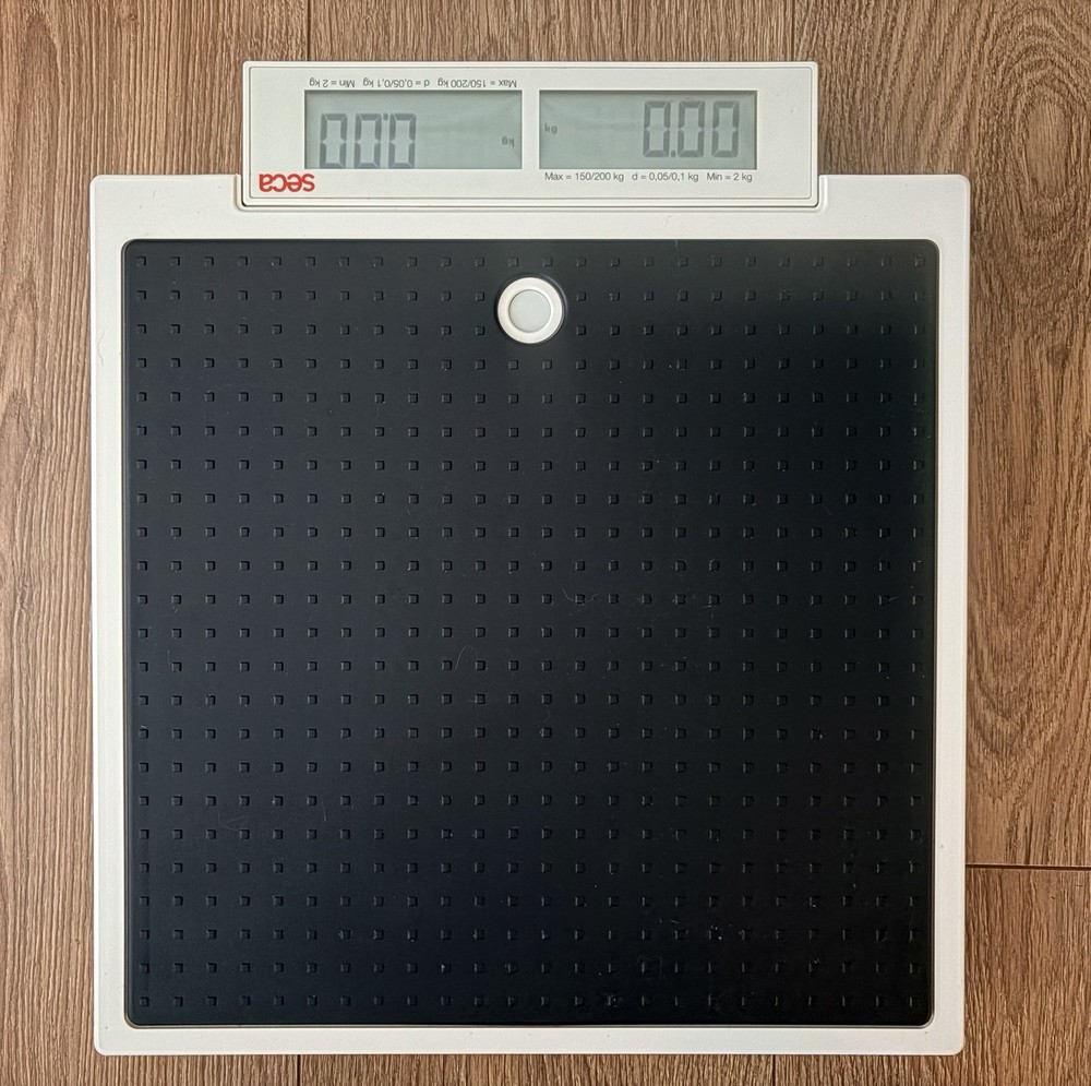 Seca 874 Digital Flat Doctor Scale for Mobile Use Push Buttons Double Display