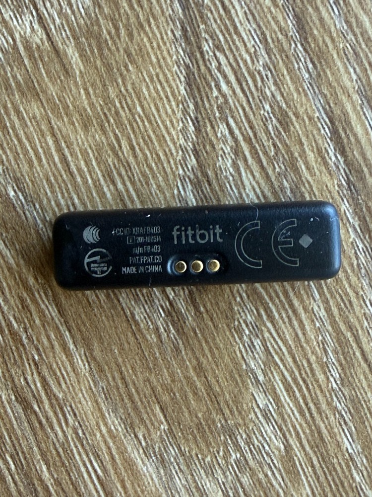 Fitbit Flex 2 tracker FB403 w/charger Does NOT charge AS IS NO returns