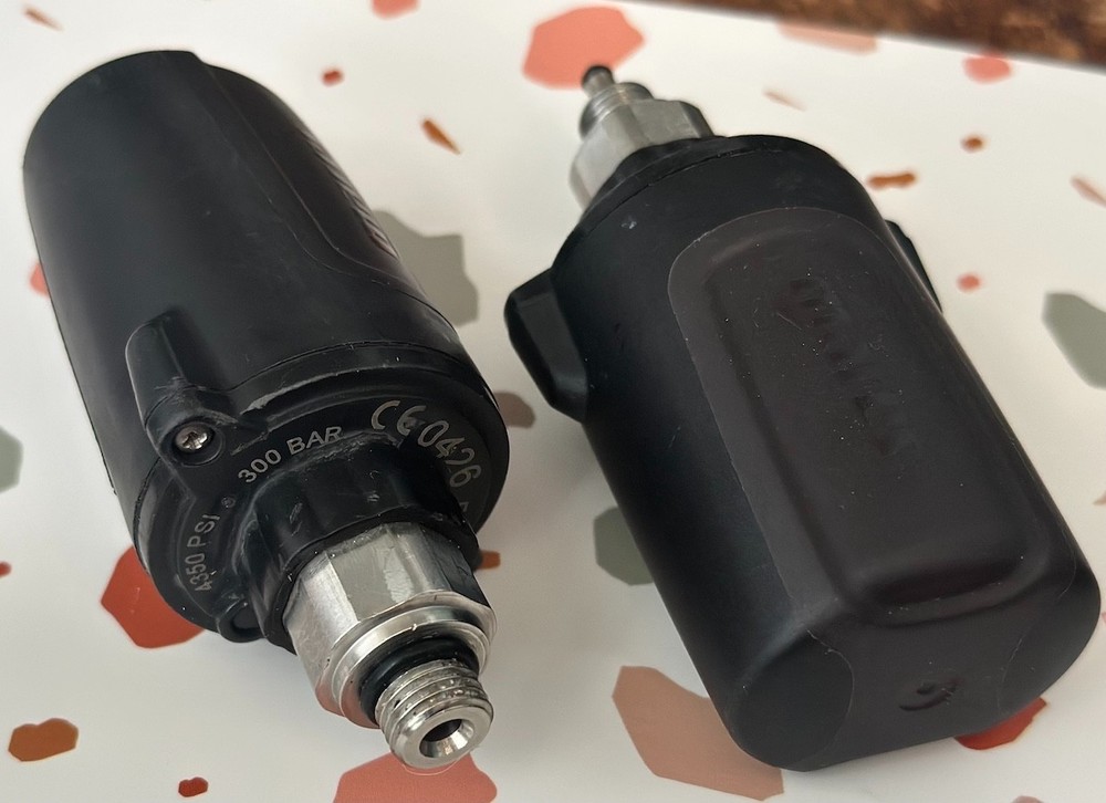 Mares GENIUS Color tech dive computer (black) with TWO Mares Transmitters!