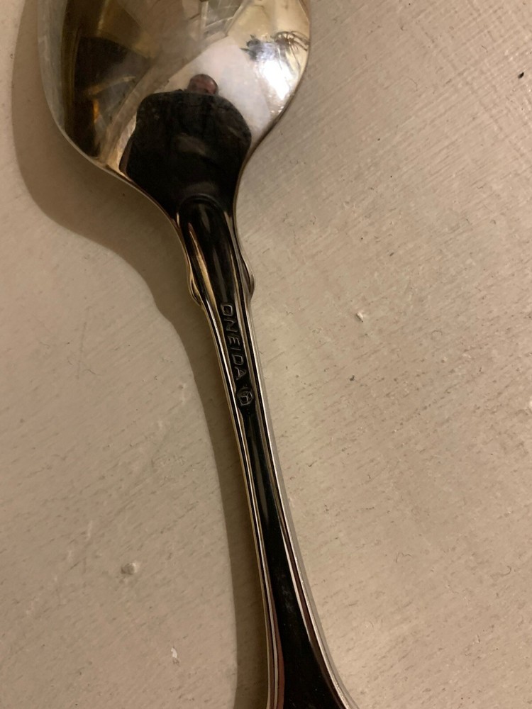 CLASSIC SHELL Pattern Tea Spoon ONEIDA Stainless Steel 18/10 Cube Mark