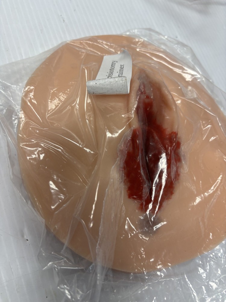 midline episiotomy suture trainer