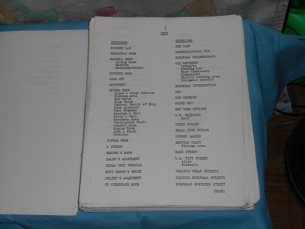 original V MINISERIES SCRIPT signed by Kenneth Johnson and others