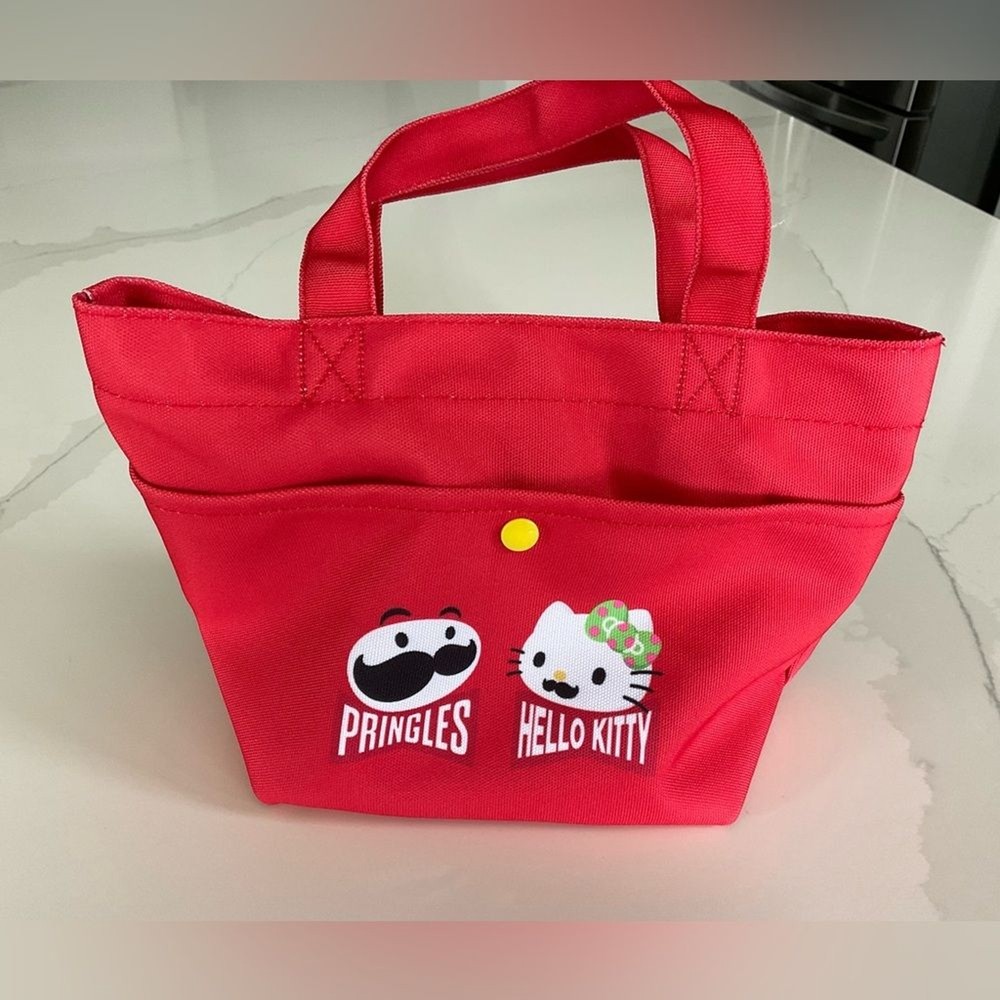 Hello kitty x pringles party pack