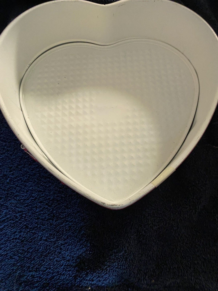 Nonstick Heart Springfoam  Pan,   9 x 10, pre-owned