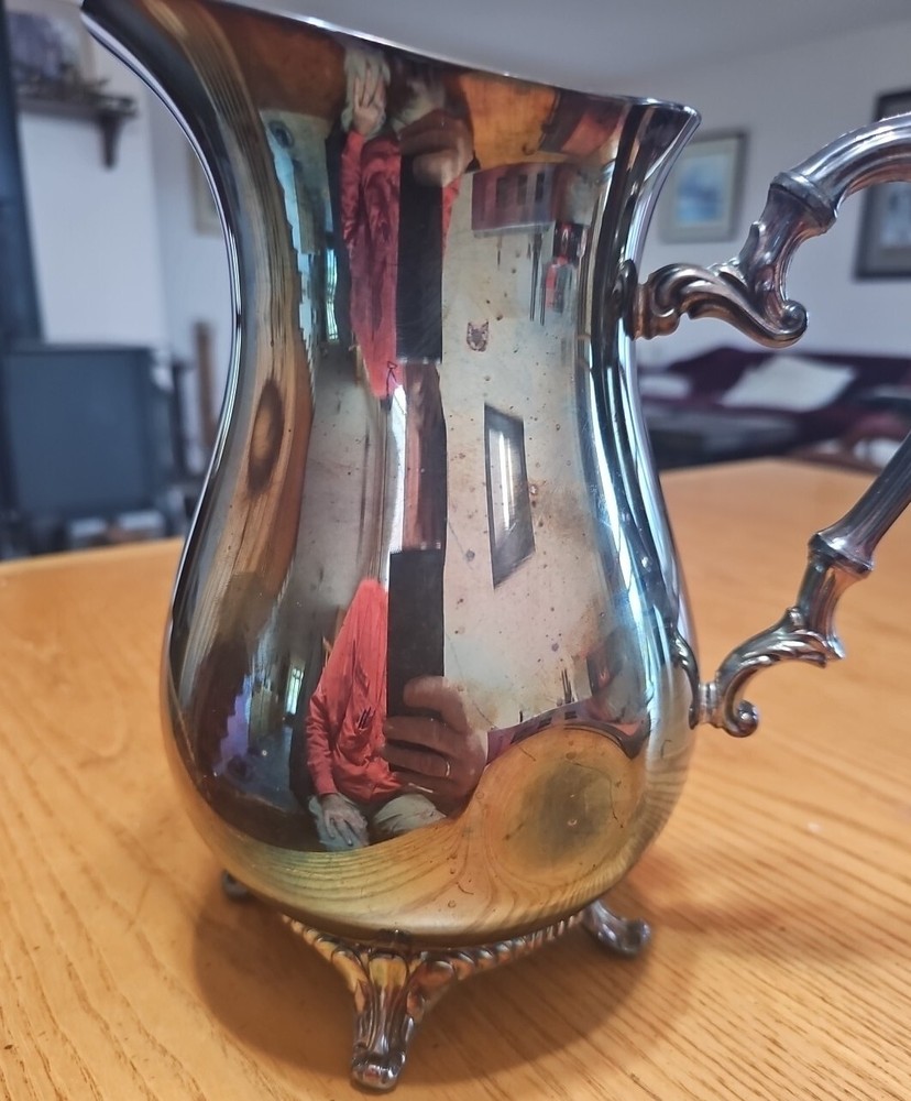 WM Rogers 817 Vintage Silverplate Water Pitcher