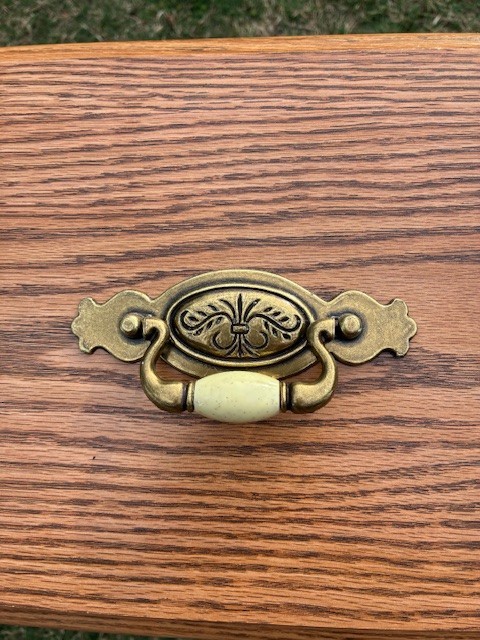 VINTAGE BRASS SAUDER CHIPPENDALE DRAWER PULL, CERAMIC BEAD, CP-3145