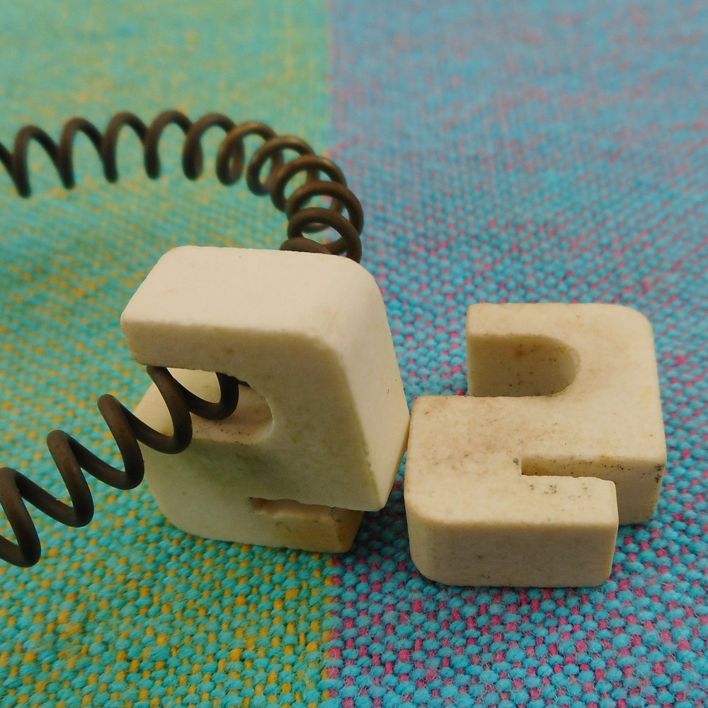 Westinghouse Electric Waffle Maker SGWB521 Part - Ceramic Element Clips