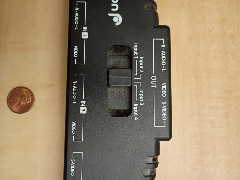 Fosmon - 4 Port AV Composite RCA Selector Box Switch Splitter - Not Tested