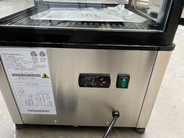 Atosa DSRC-28 – Countertop Refrigerated Display Case 17" WIDE BY 15" DEEP 39" H