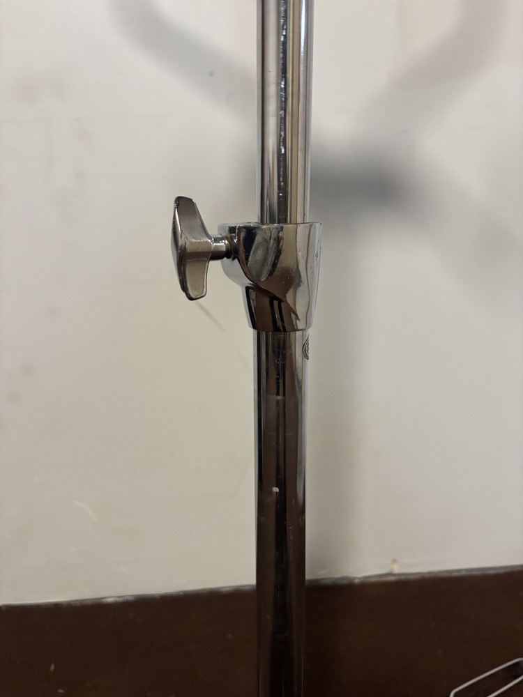 Mapex foldable four point cradle drum stand. In good condition!!