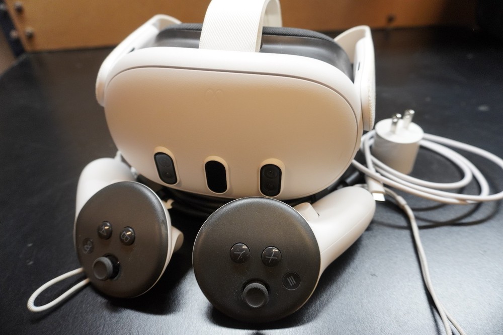 Meta Quest 3 512gb VR Headset w/Controllers