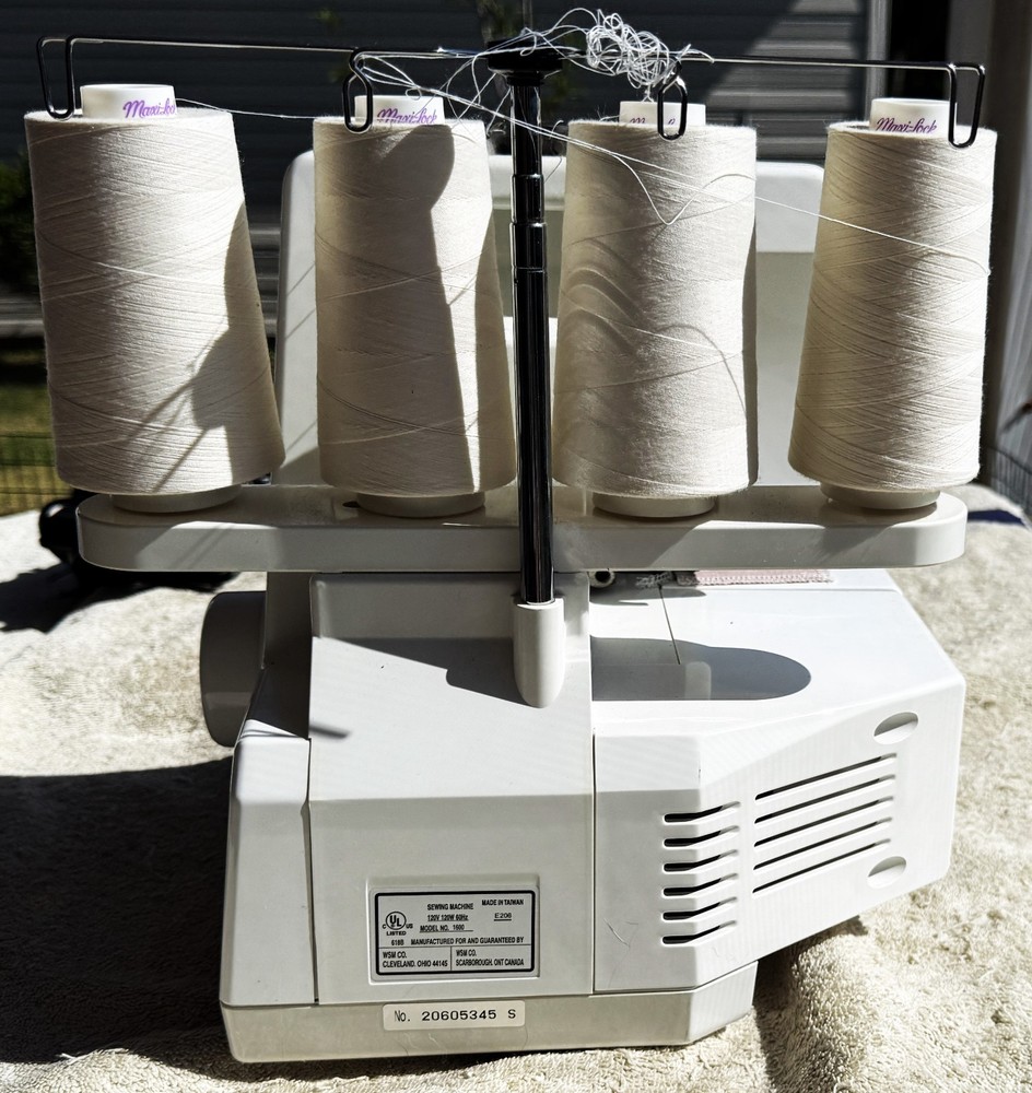 WHITE OVERLOCK SEWING MACHINE MODEL 1600