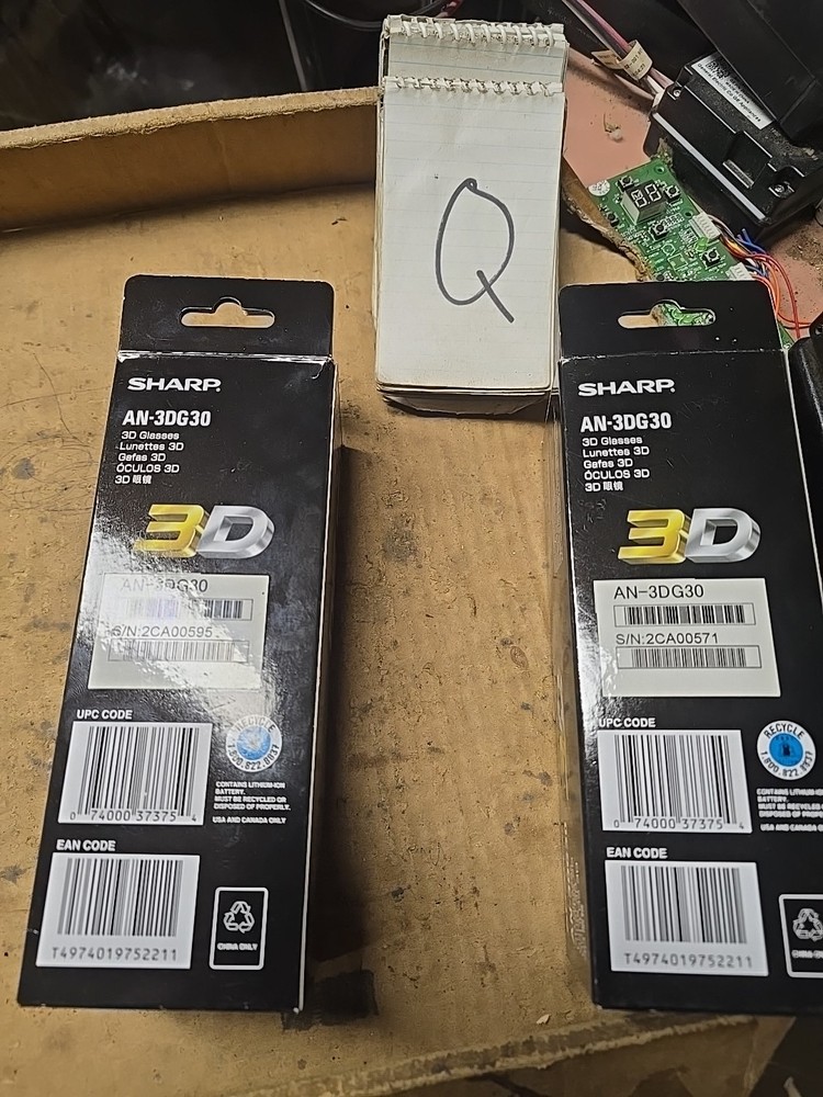 1 New 1 Open Box Sharp 3D Glasses Rechargeable 3D Glasses Sharp AN-3DG30