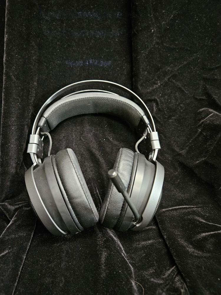 RAZER NARI ULTIMATE Wireless