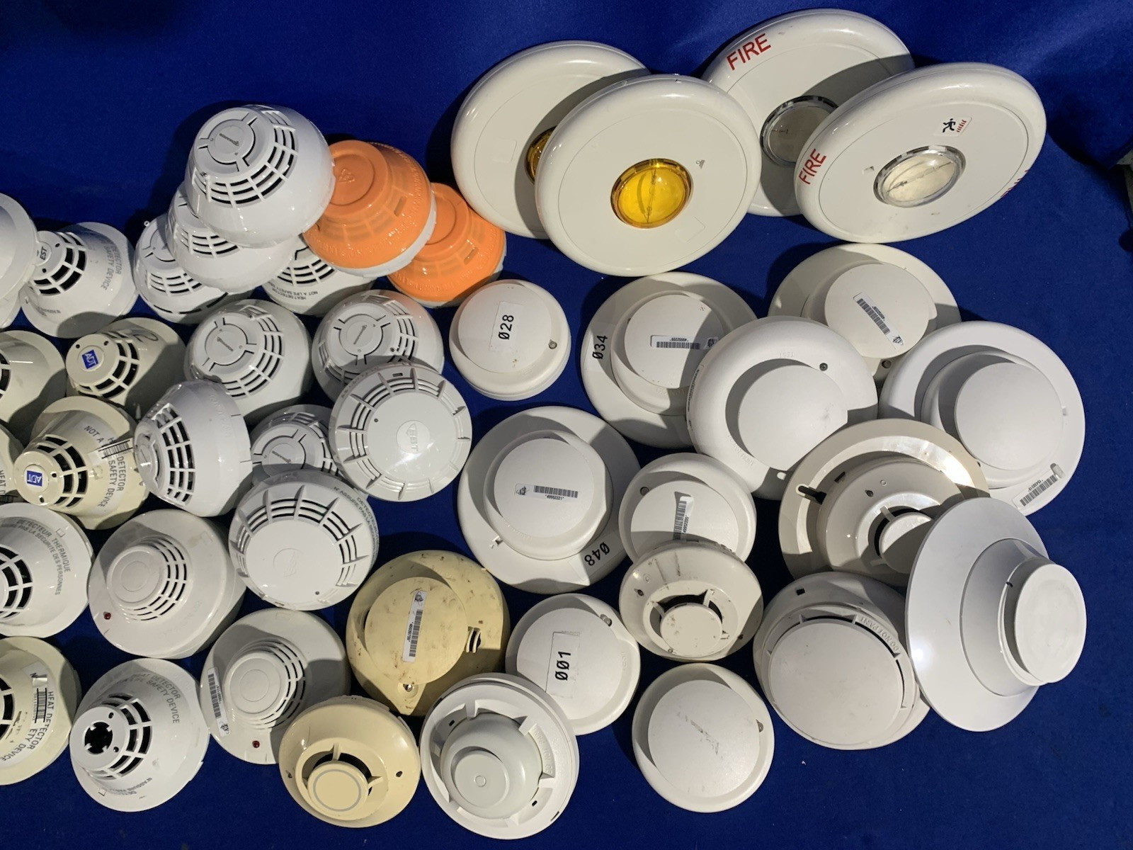 Lot of 100+ EST Edwards ADT SIGA-COS SIGA-PCD etc. Smoke Detectors Base etc READ