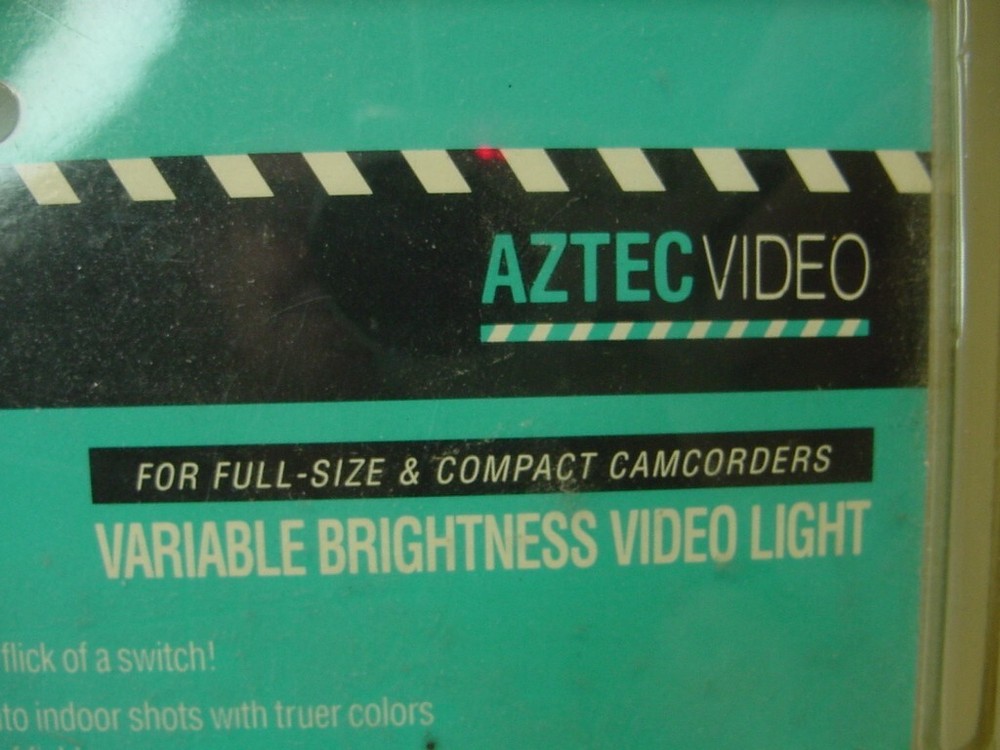 AZTEC VIDEO VARIABLE BRIGHTNESS VIDEO LIGHT FOR CAMCORDERS