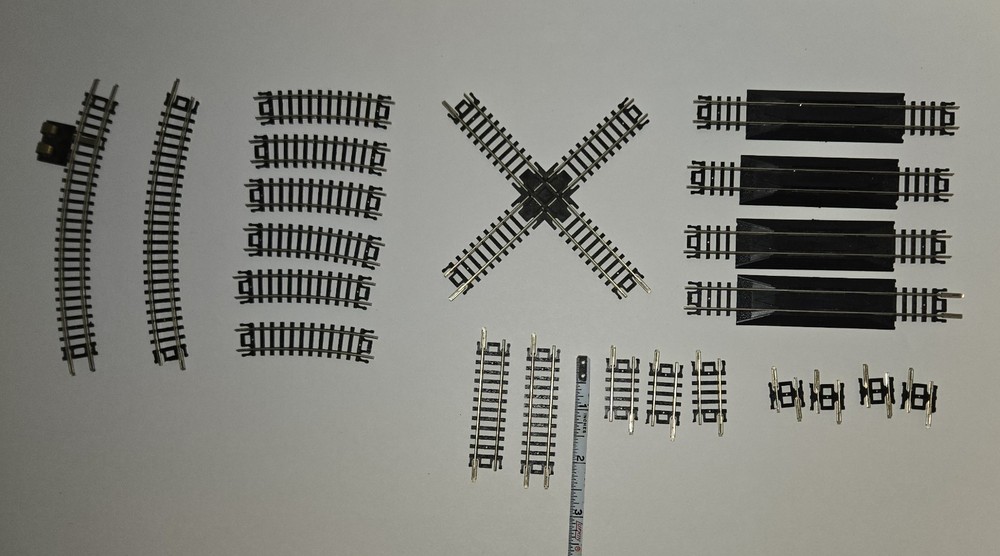 Miscellaneous N Scale Track  22 Total Pieces  Pre-owned