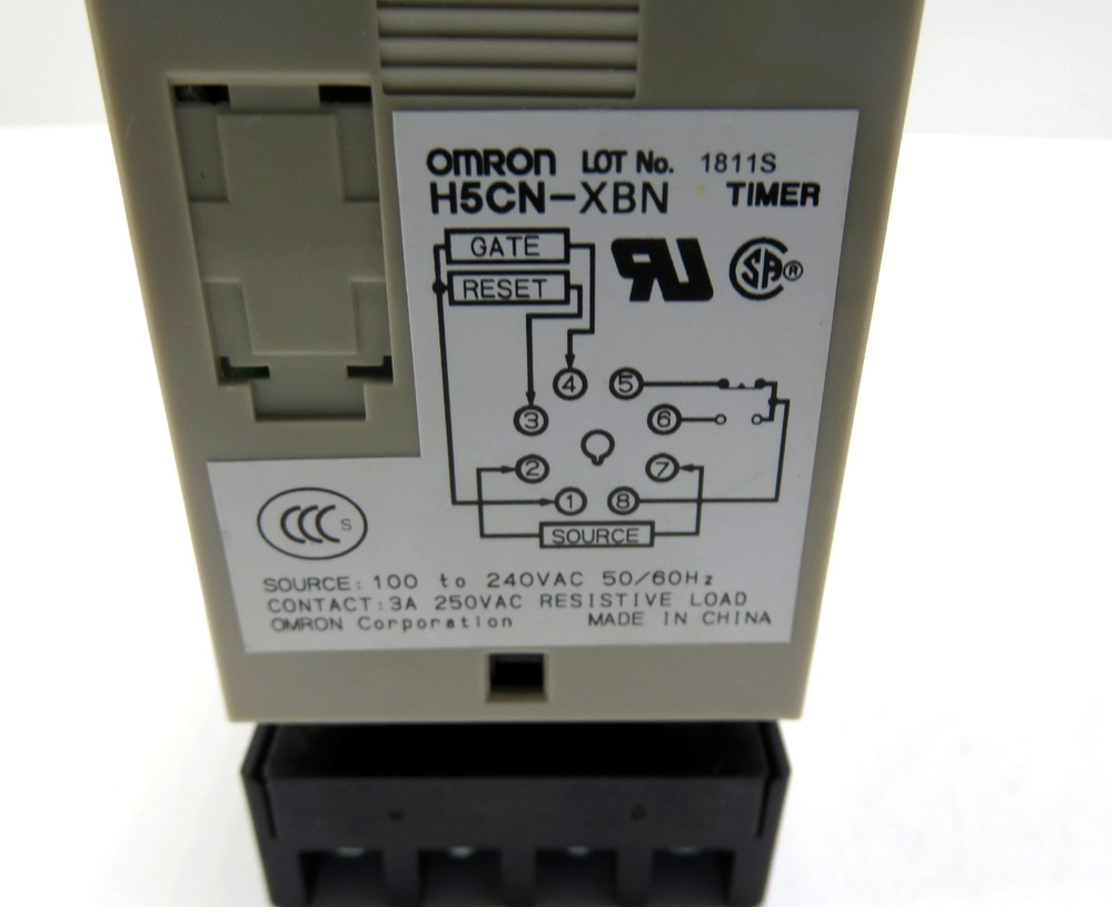 Omron H5CN-XBN Timer w/ Omron P3G-08 Socket