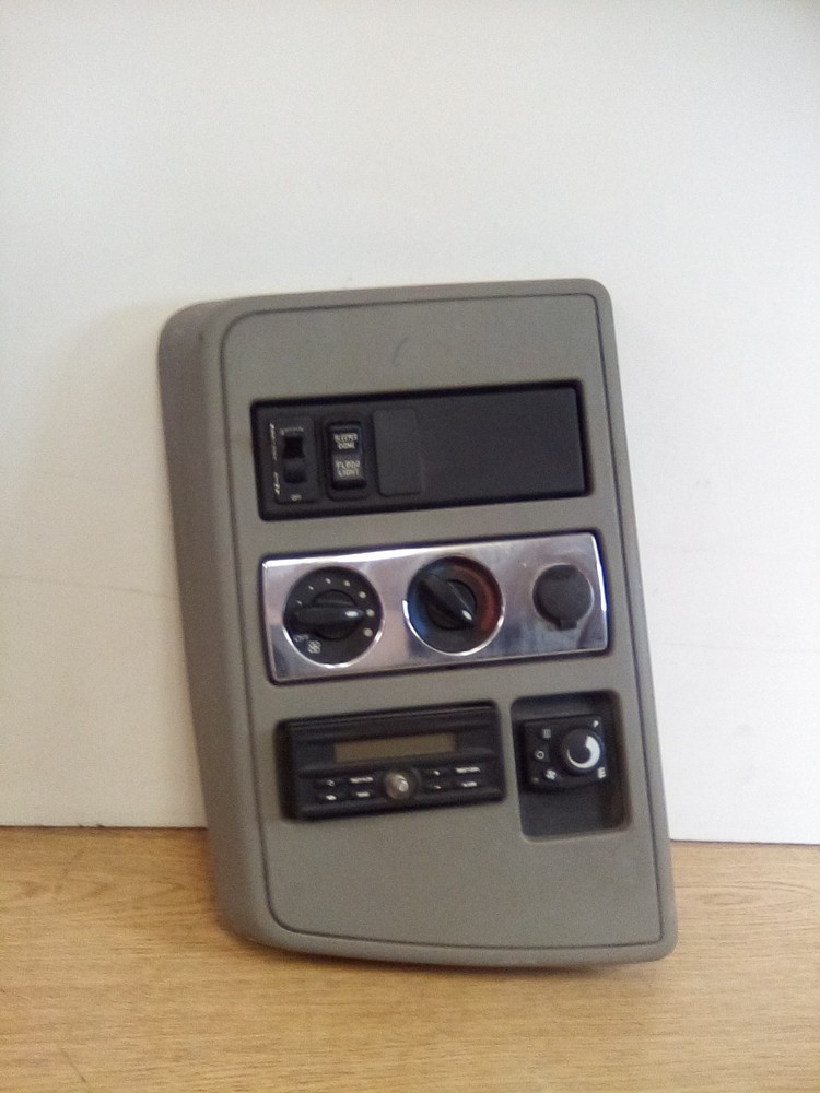 International Prostar Sleeper Control Panel XS626146 "MISSING A KNOB"