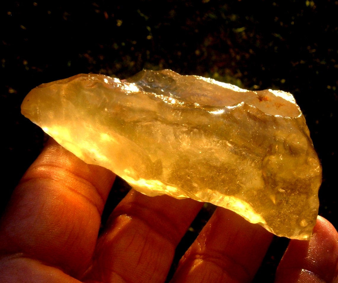 Libyan Desert Glass Meteorite Tektite impact specimen( 670 crt) Super Gem AAA+