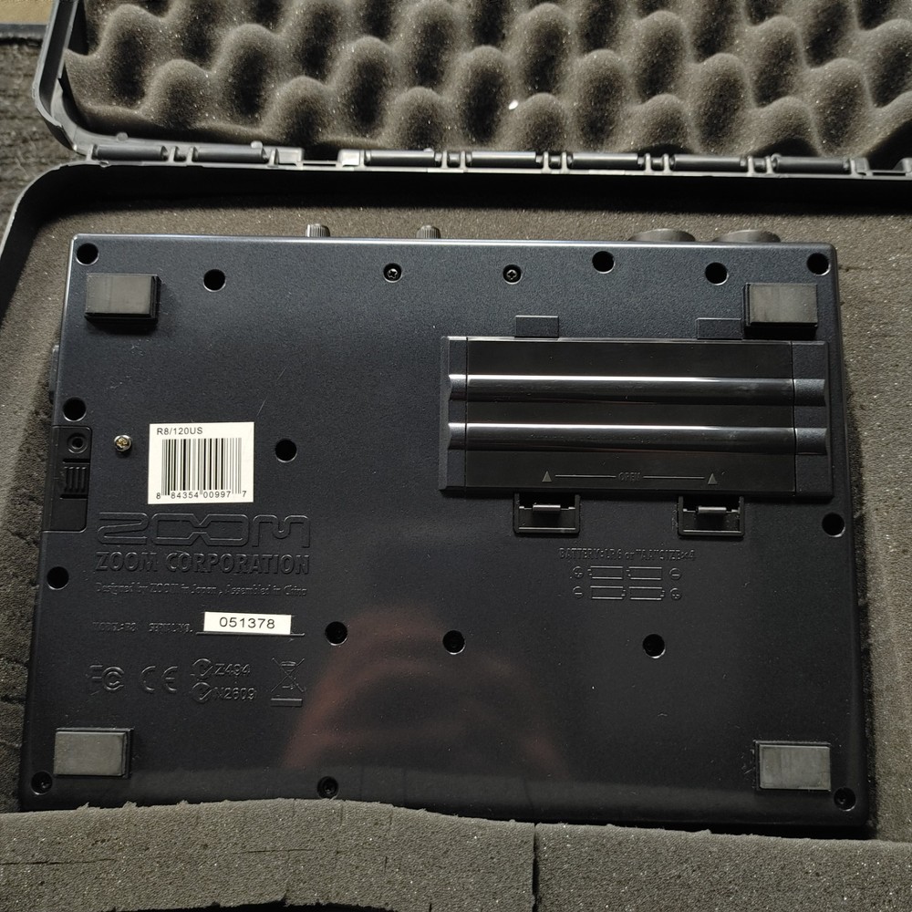 Zoom R8 Multi-Track Digital Recorder Sampler Interface w/ Case