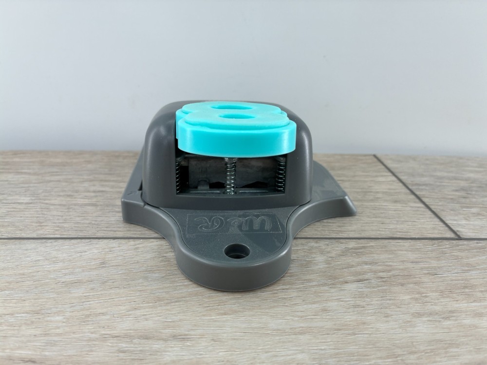 We R Memory Keepers Trellis Border Edge Doilies Craft Tool Hand Punch Like Mint