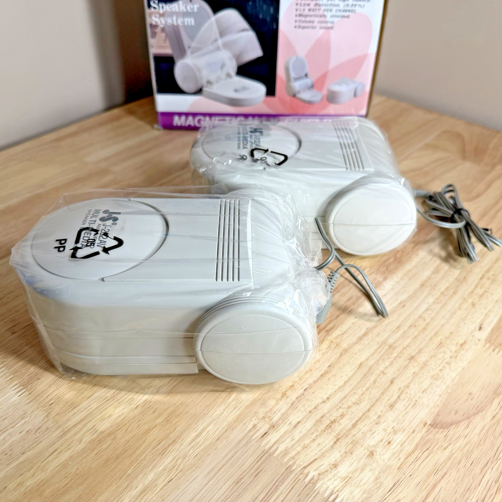 VTG Jazz Hipster - J-202AV - Amplified Speaker System - Adjustable Tilt - 1995