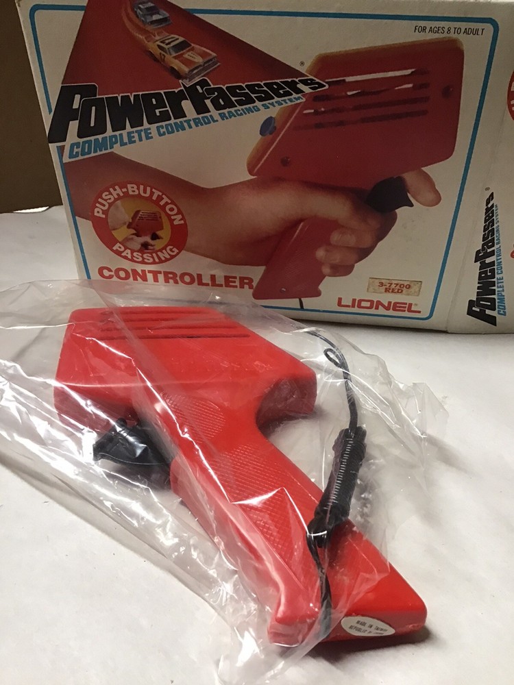 Lionel 3-7700 Power Passers “RED” Controller & Push Button Passing NOS
